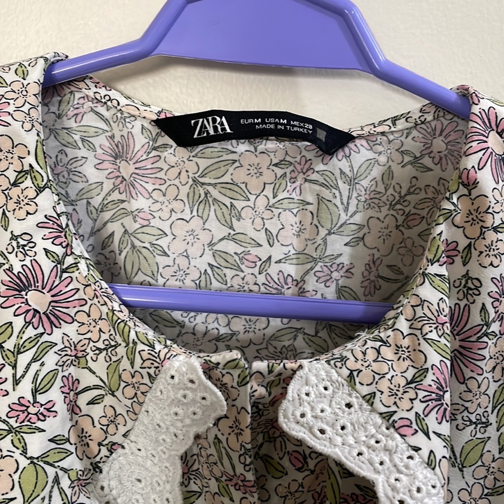 Floral Lace-Trimmed Blouse - Picture 3 of 3
